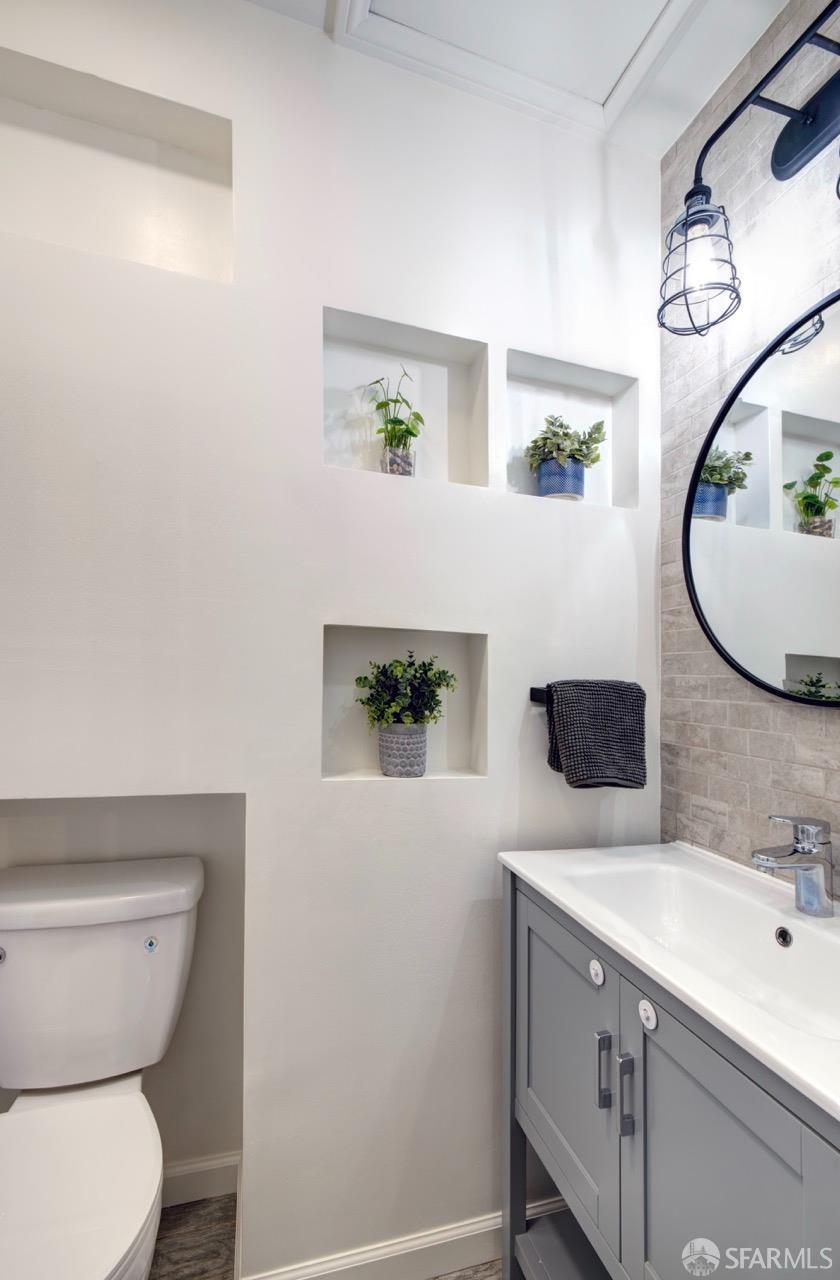 Detail Gallery Image 14 of 17 For 636 Edgemar Ave, Pacifica,  CA 94044 - 3 Beds | 1/1 Baths