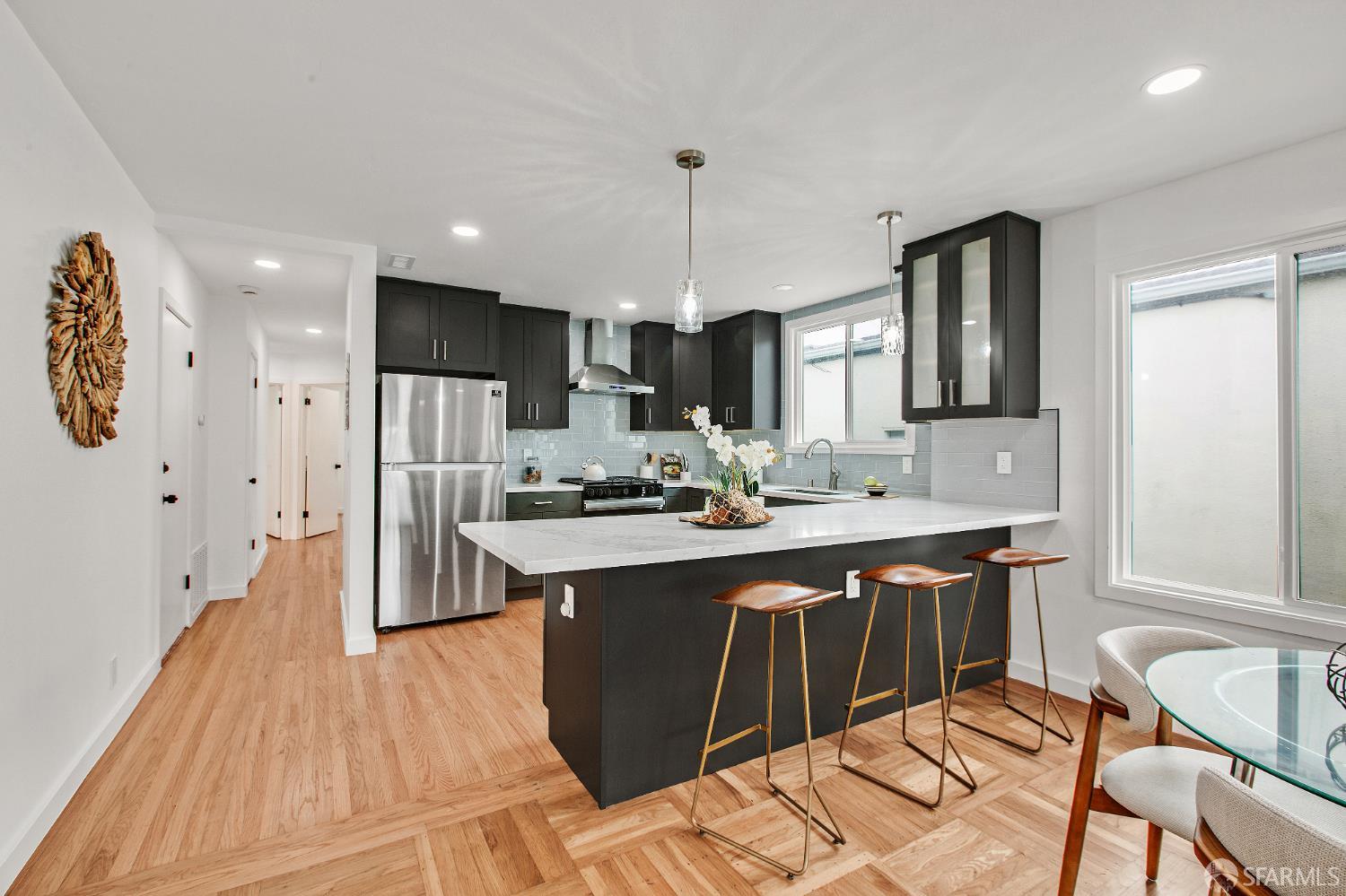 Detail Gallery Image 8 of 33 For 548 Skyline Dr, Daly City,  CA 94015 - 3 Beds | 2 Baths