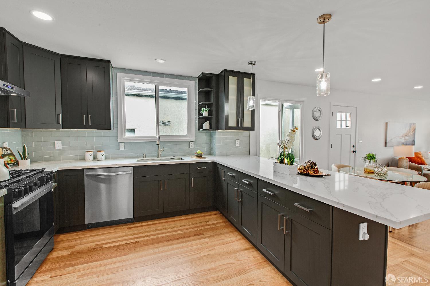 Detail Gallery Image 9 of 33 For 548 Skyline Dr, Daly City,  CA 94015 - 3 Beds | 2 Baths