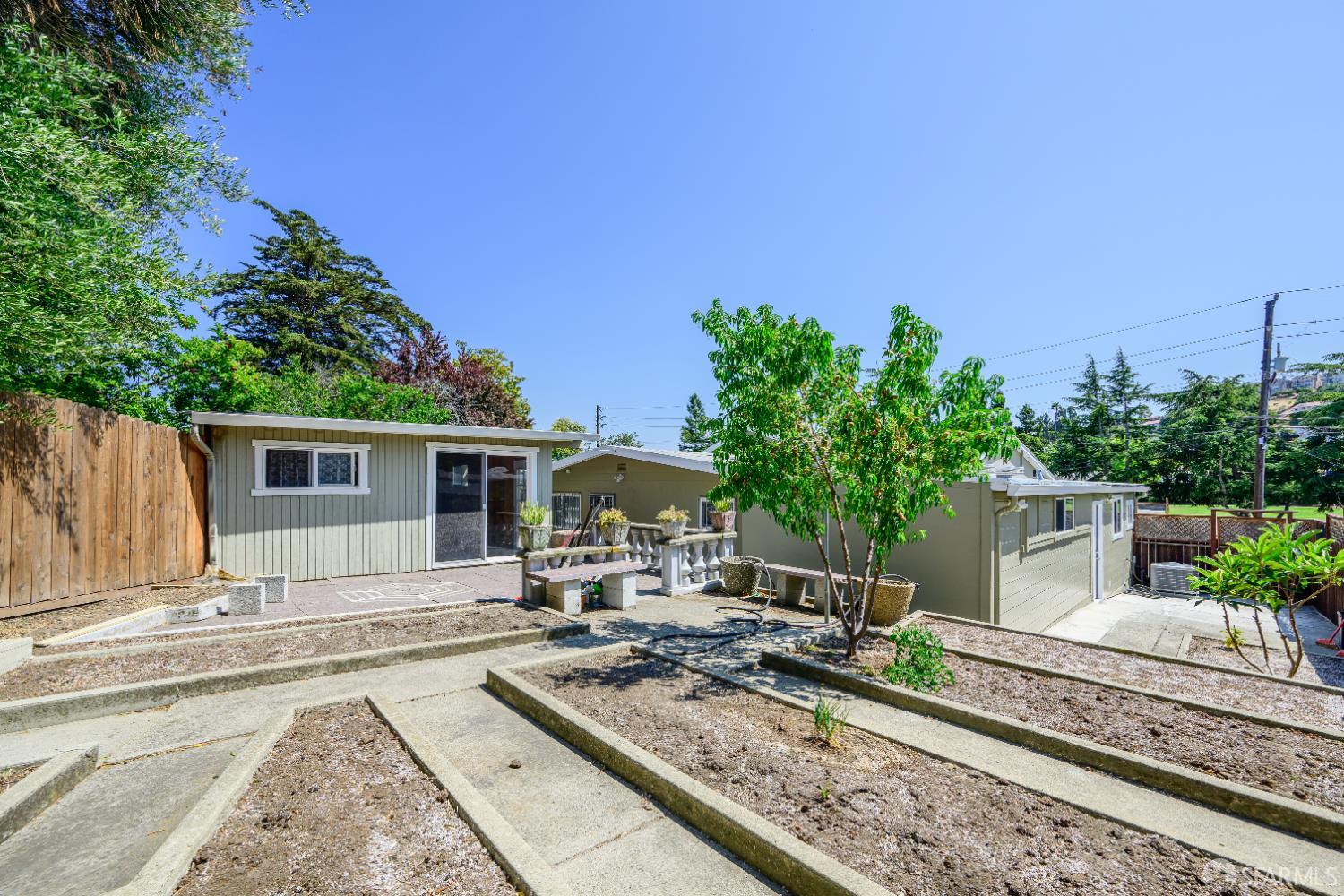 Detail Gallery Image 65 of 99 For 19652 Stanton Ave, Castro Valley,  CA 94546 - 6 Beds | 4 Baths