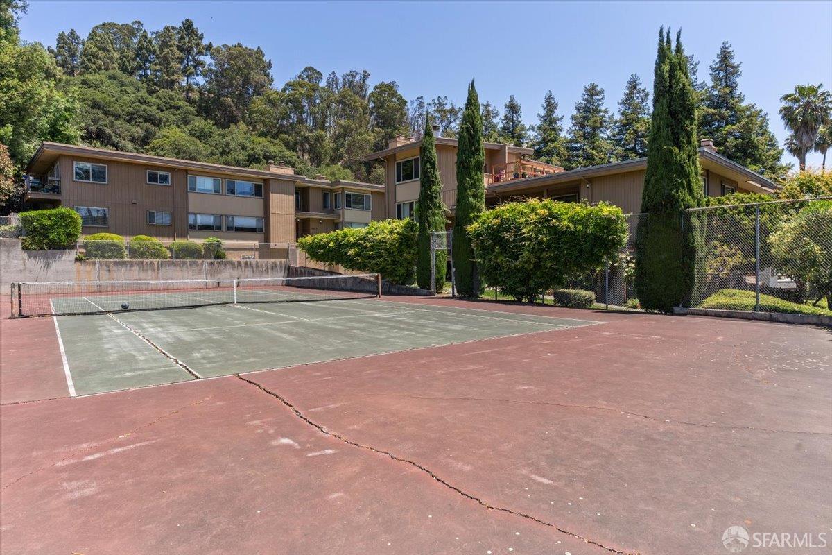 Detail Gallery Image 38 of 40 For 7620 Mountain Blvd #12,  Oakland,  CA 94605 - 2 Beds | 2 Baths