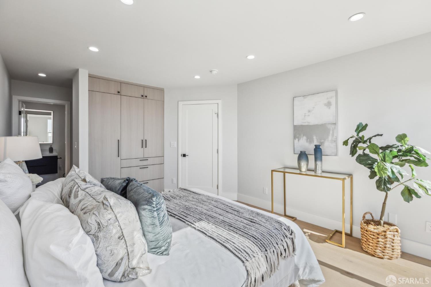Detail Gallery Image 40 of 86 For 2055 42nd Ave, San Francisco,  CA 94116 - 3 Beds | 4 Baths