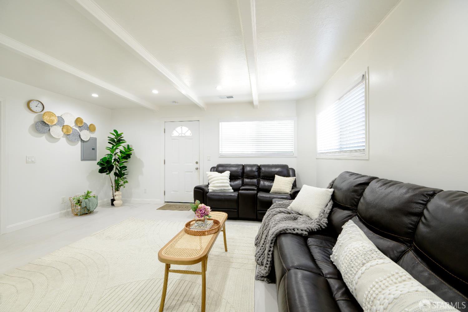 Detail Gallery Image 4 of 99 For 19652 Stanton Ave, Castro Valley,  CA 94546 - 6 Beds | 4 Baths