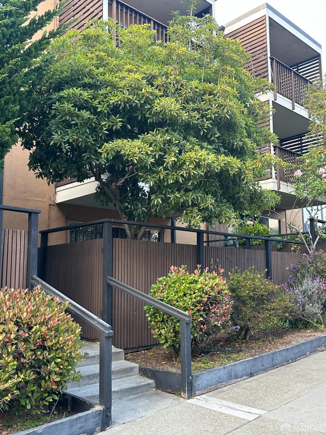 Detail Gallery Image 7 of 16 For 75 Western Shore Ln #1,  San Francisco,  CA 94115 - 2 Beds | 1 Baths