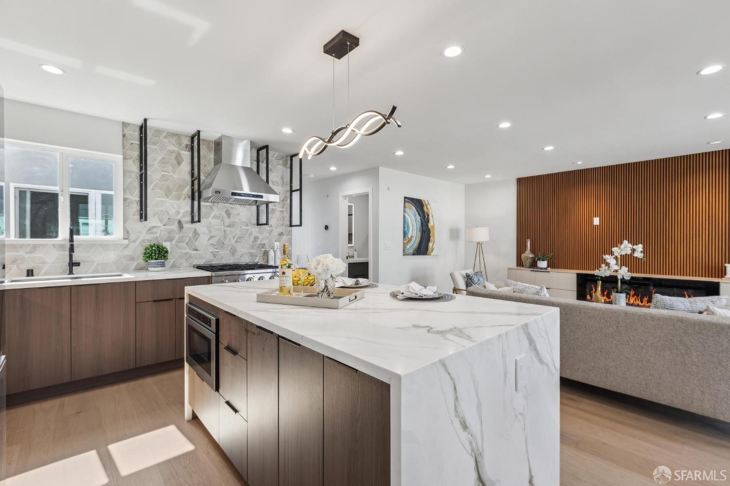 Detail Gallery Image 12 of 86 For 2055 42nd Ave, San Francisco,  CA 94116 - 3 Beds | 4 Baths
