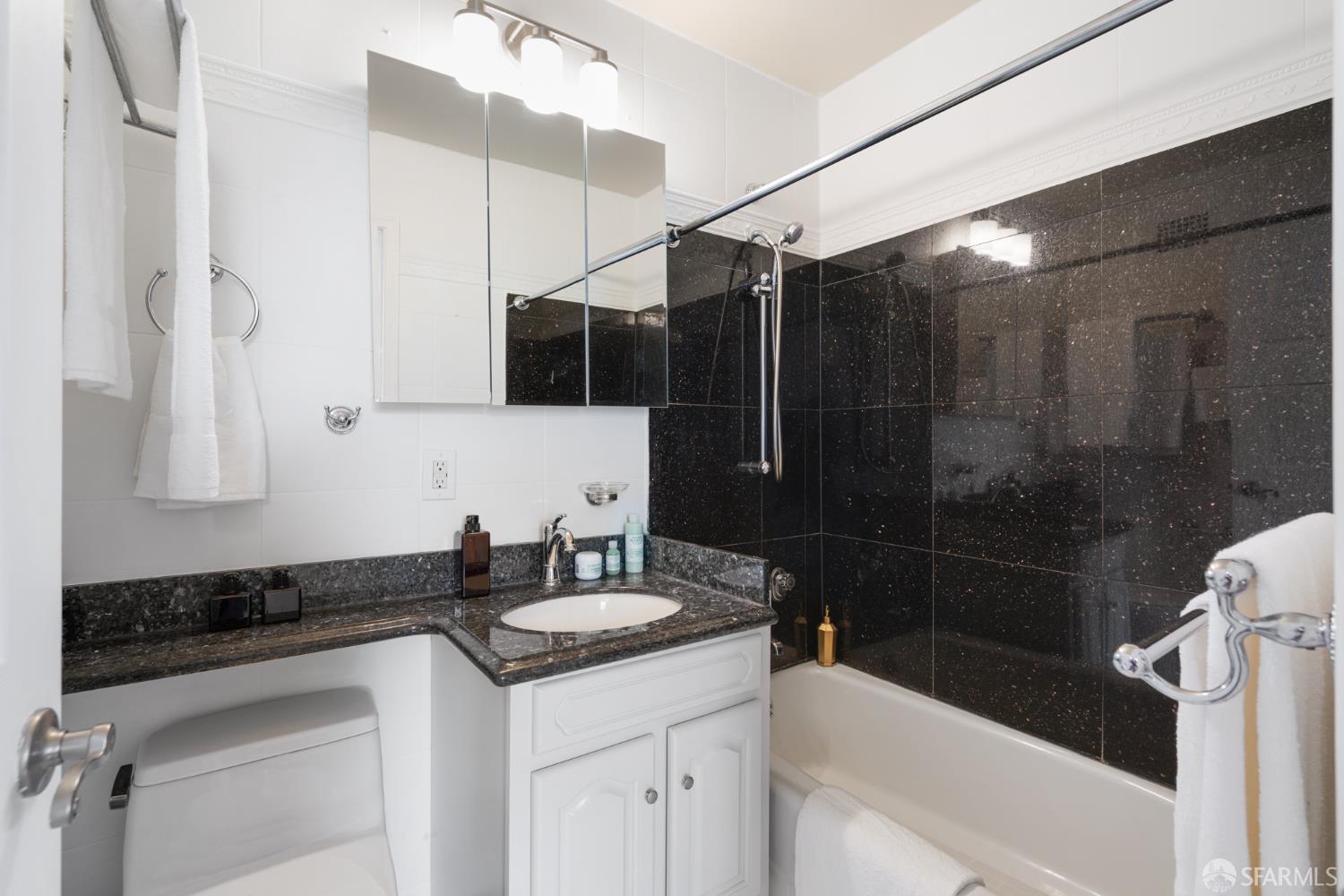 Photo #21: 425028937 Listing: Photo #21