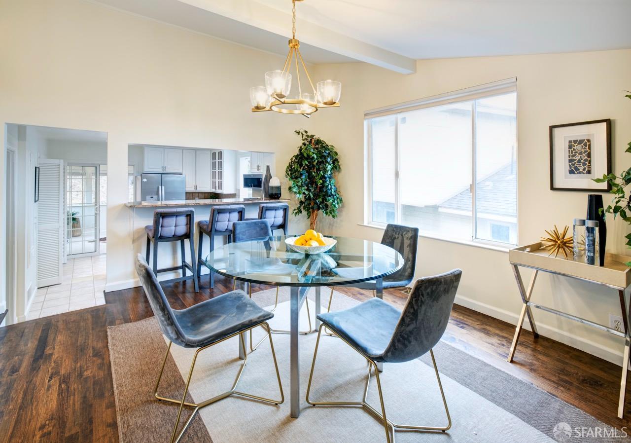 Detail Gallery Image 4 of 17 For 636 Edgemar Ave, Pacifica,  CA 94044 - 3 Beds | 1/1 Baths