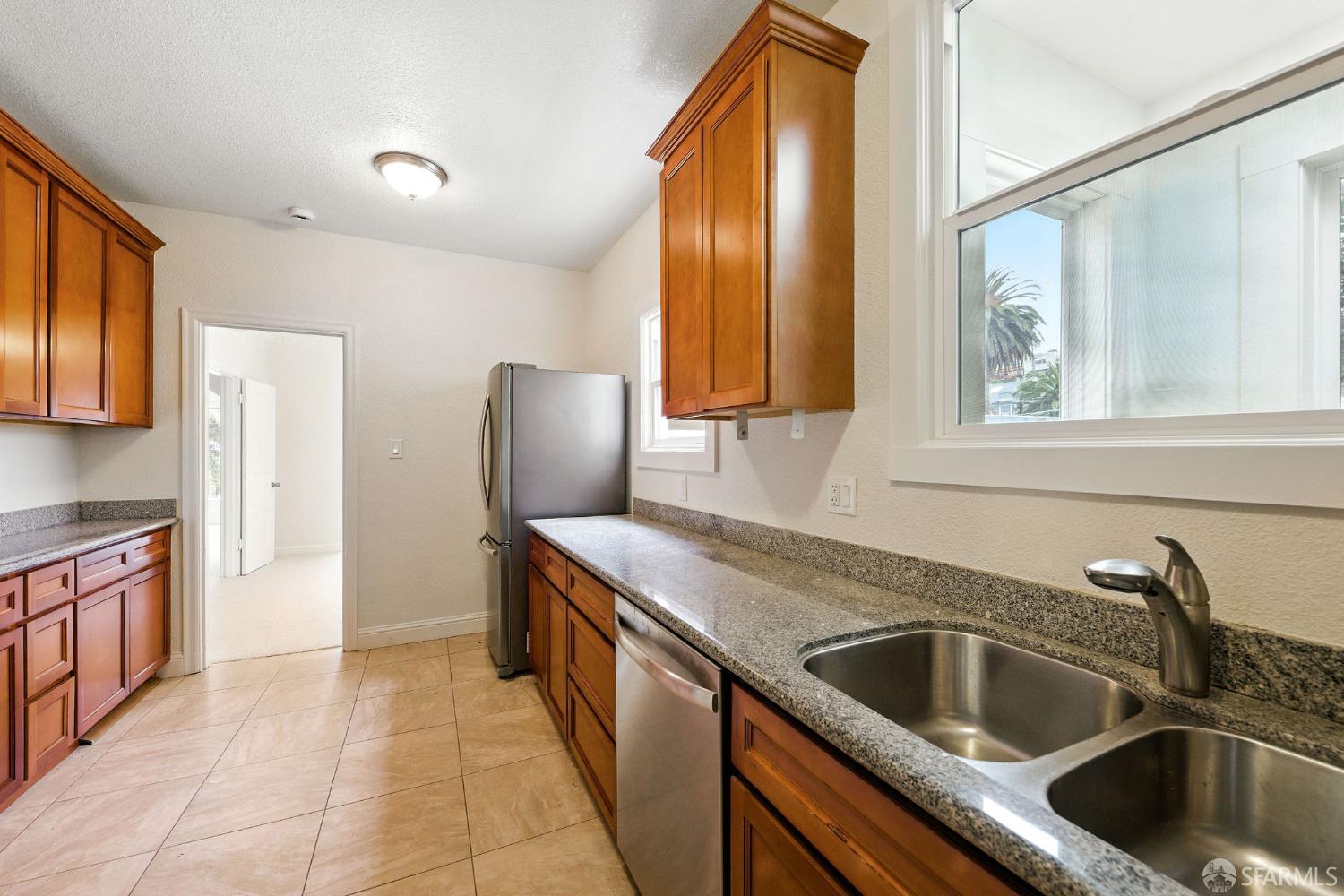 Detail Gallery Image 12 of 28 For 1720 Quesada Ave #1720,  San Francisco,  CA 94124 - 2 Beds | 1/1 Baths