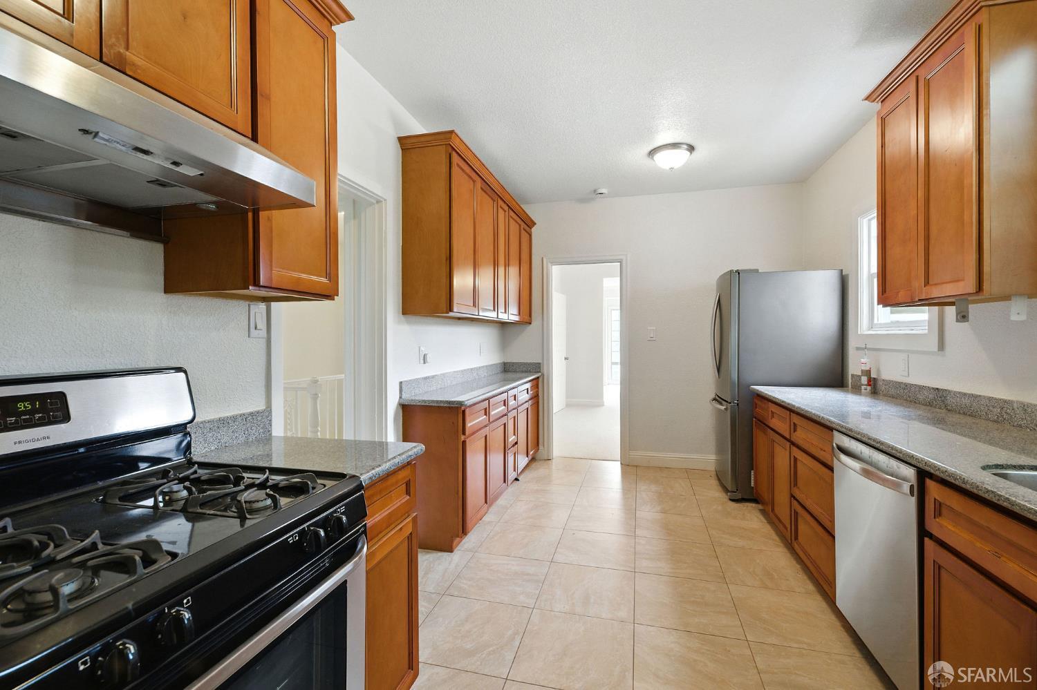 Detail Gallery Image 14 of 28 For 1720 Quesada Ave #1720,  San Francisco,  CA 94124 - 2 Beds | 1/1 Baths