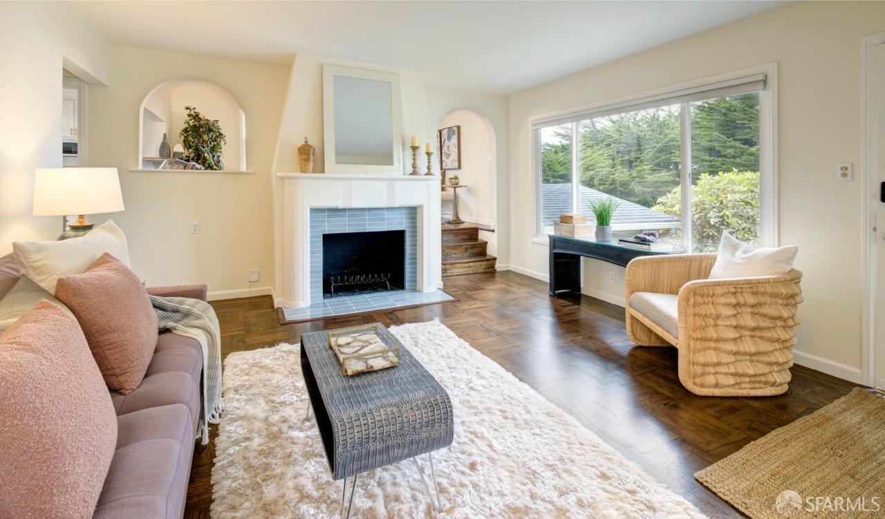 Detail Gallery Image 3 of 17 For 636 Edgemar Ave, Pacifica,  CA 94044 - 3 Beds | 1/1 Baths