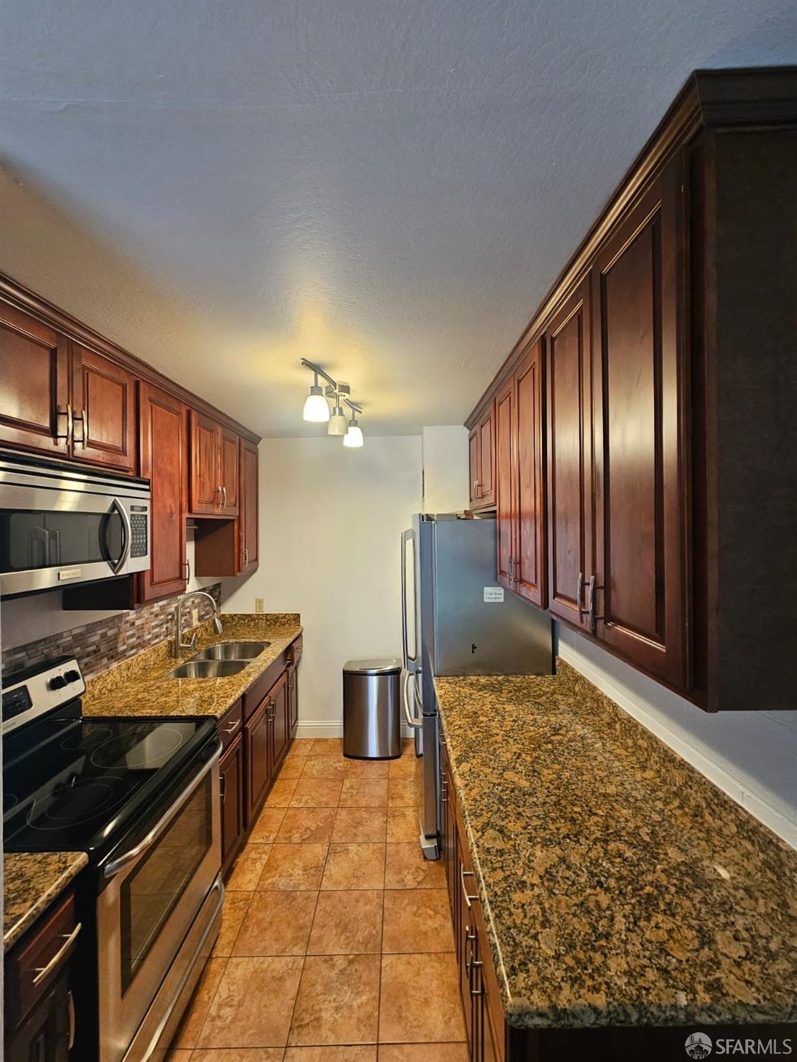Detail Gallery Image 9 of 16 For 75 Western Shore Ln #1,  San Francisco,  CA 94115 - 2 Beds | 1 Baths