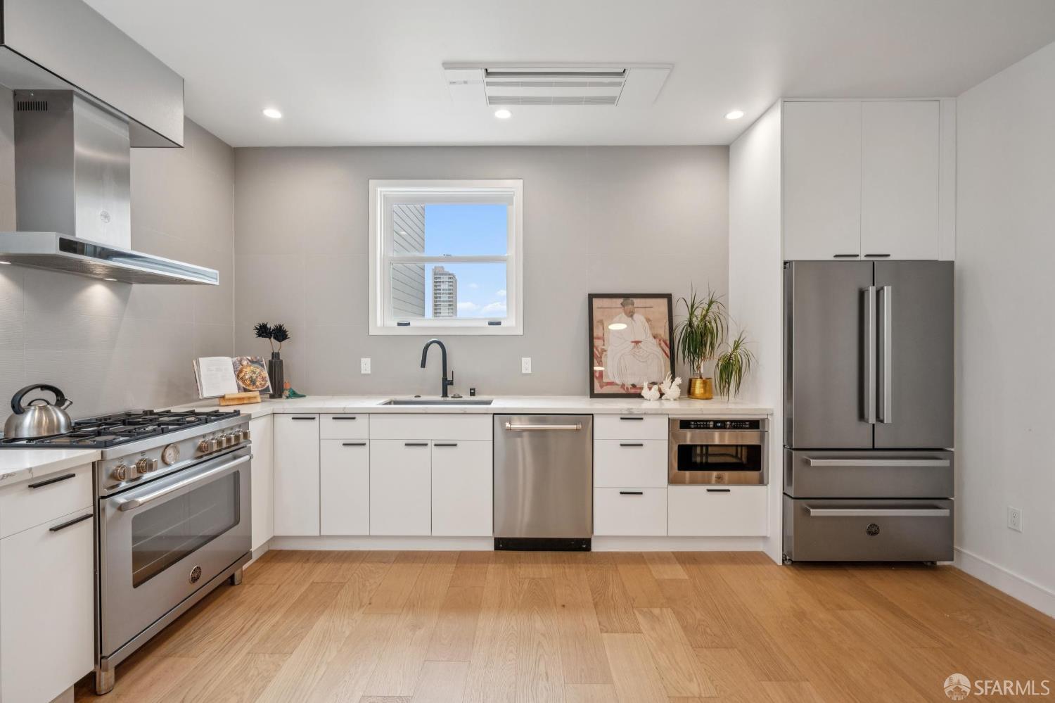 Photo #5: 425052854 Listing 