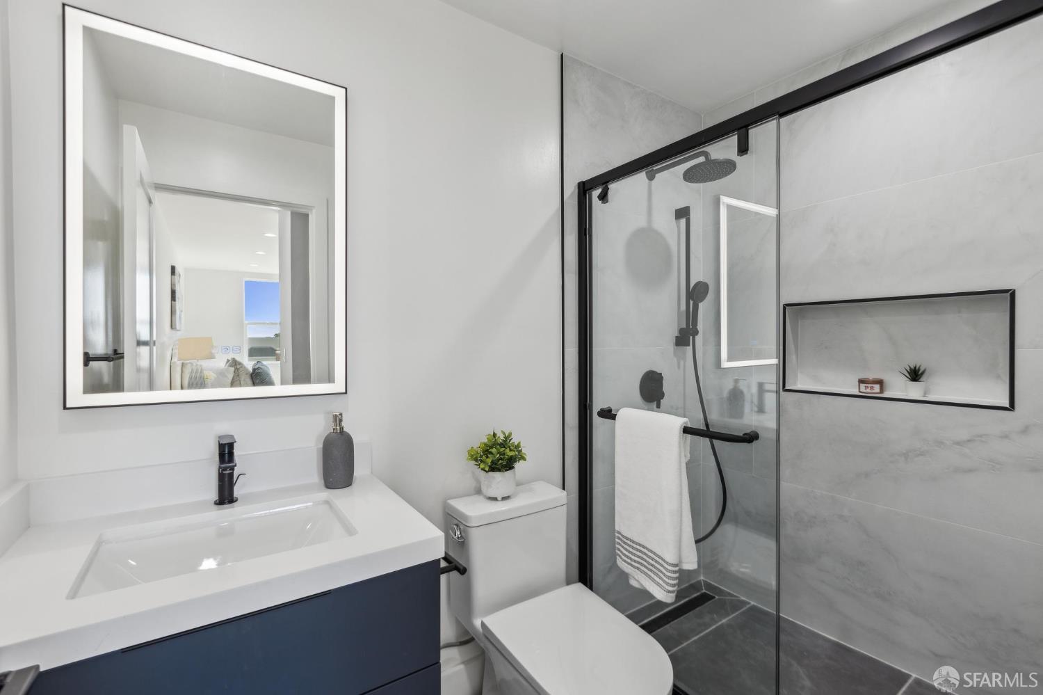 Detail Gallery Image 41 of 86 For 2055 42nd Ave, San Francisco,  CA 94116 - 3 Beds | 4 Baths
