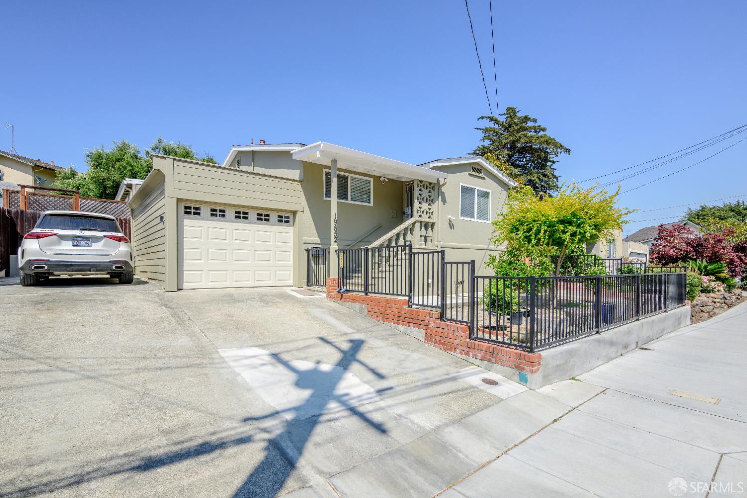 Detail Gallery Image 1 of 99 For 19652 Stanton Ave, Castro Valley,  CA 94546 - 6 Beds | 4 Baths