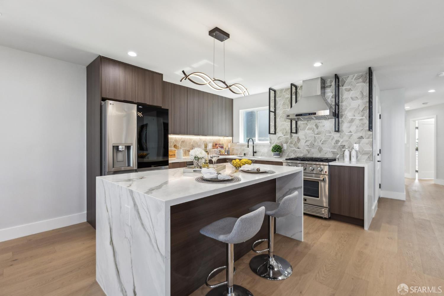 Detail Gallery Image 11 of 86 For 2055 42nd Ave, San Francisco,  CA 94116 - 3 Beds | 4 Baths