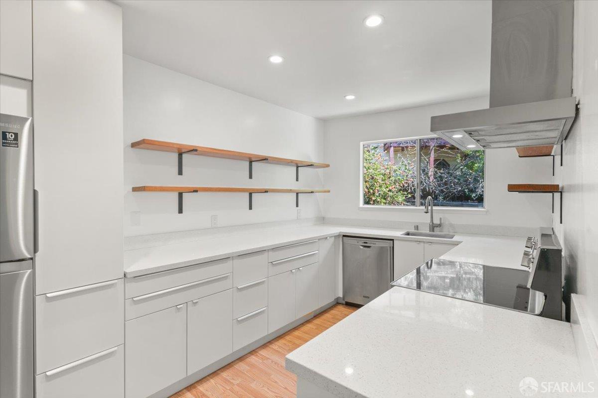 Detail Gallery Image 2 of 40 For 7620 Mountain Blvd #12,  Oakland,  CA 94605 - 2 Beds | 2 Baths