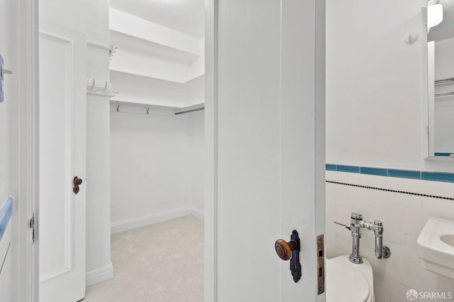 Photo #12: 425052518 Listing: Photo #12