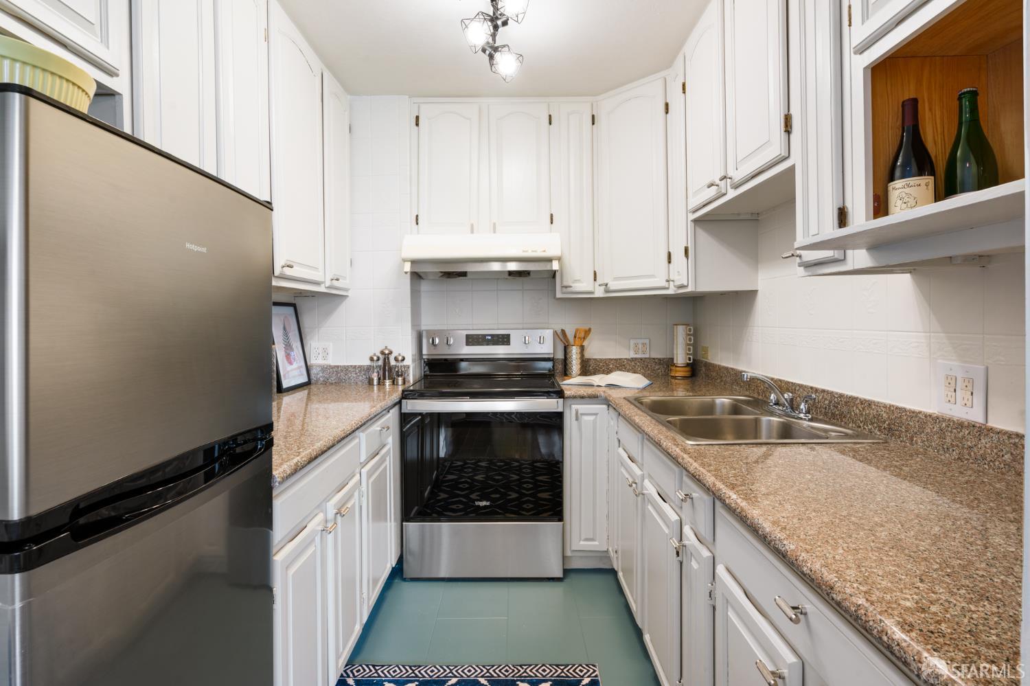 Photo #12: 425028937 Listing: Photo #12