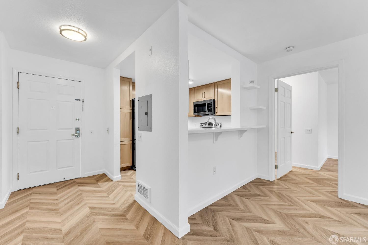 Detail Gallery Image 10 of 44 For 555 10th St #102,  Oakland,  CA 94607 - 2 Beds | 2 Baths