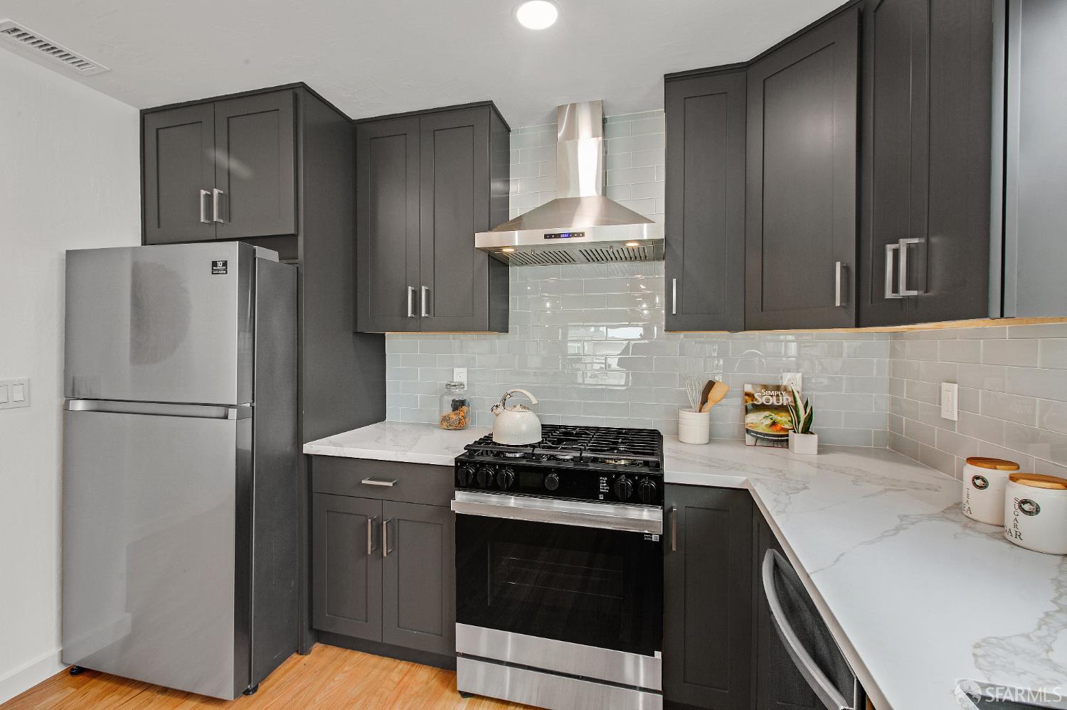 Detail Gallery Image 11 of 33 For 548 Skyline Dr, Daly City,  CA 94015 - 3 Beds | 2 Baths