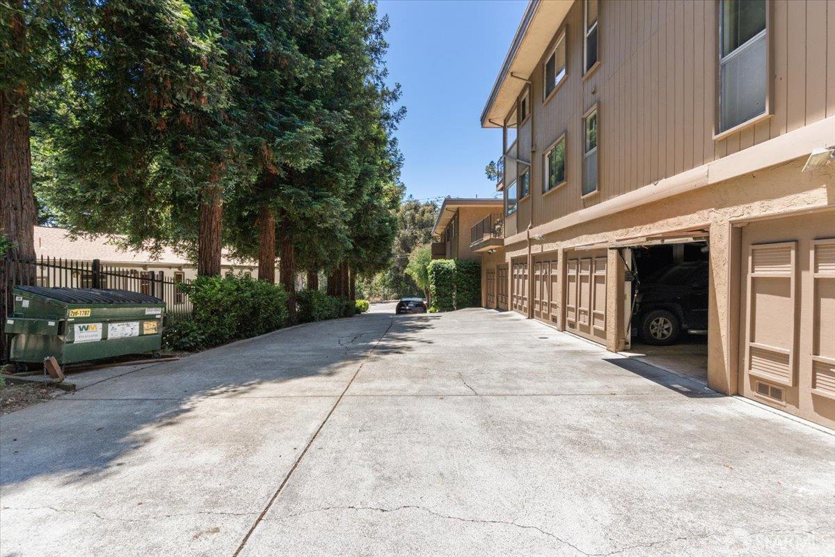 Detail Gallery Image 32 of 40 For 7620 Mountain Blvd #12,  Oakland,  CA 94605 - 2 Beds | 2 Baths