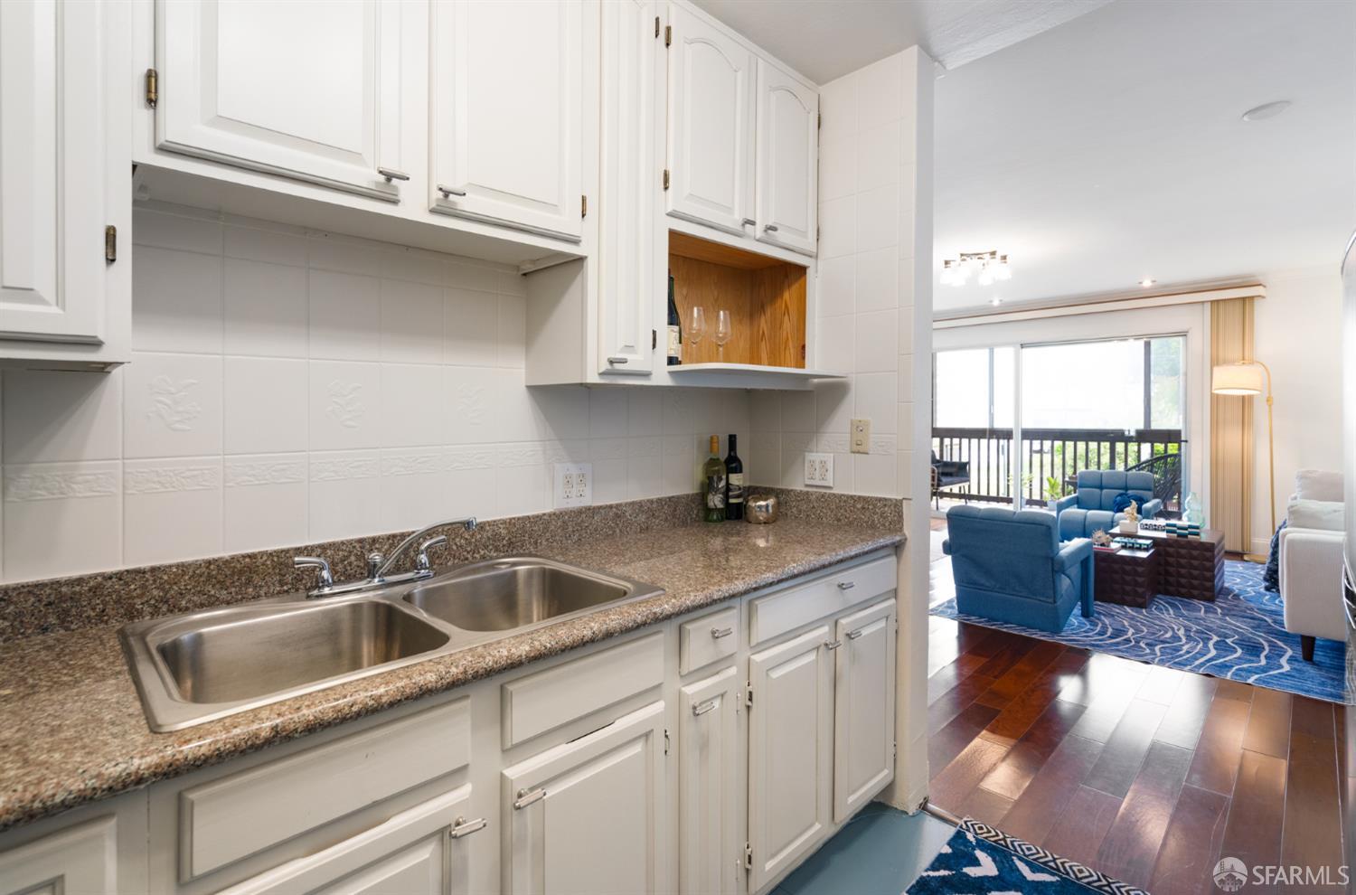 Photo #15: 425028937 Listing: Photo #15