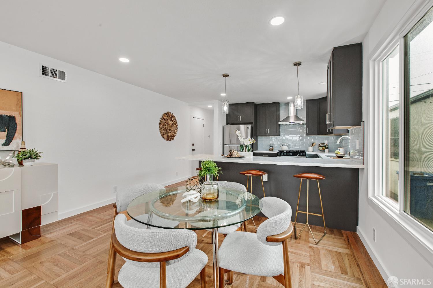 Detail Gallery Image 6 of 33 For 548 Skyline Dr, Daly City,  CA 94015 - 3 Beds | 2 Baths