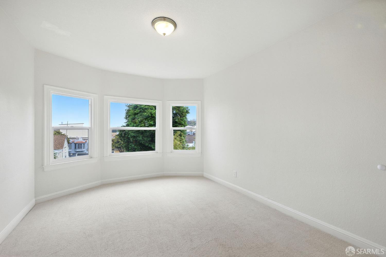 Detail Gallery Image 17 of 28 For 1720 Quesada Ave #1720,  San Francisco,  CA 94124 - 2 Beds | 1/1 Baths