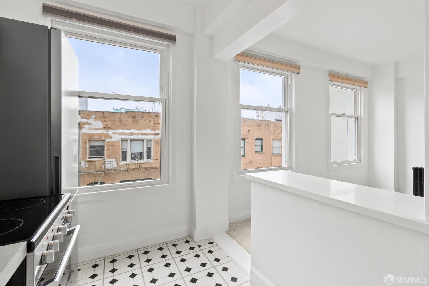 Photo #10: 425052518 Listing: Photo #10