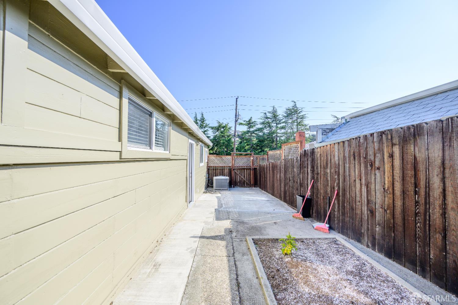 Detail Gallery Image 70 of 99 For 19652 Stanton Ave, Castro Valley,  CA 94546 - 6 Beds | 4 Baths