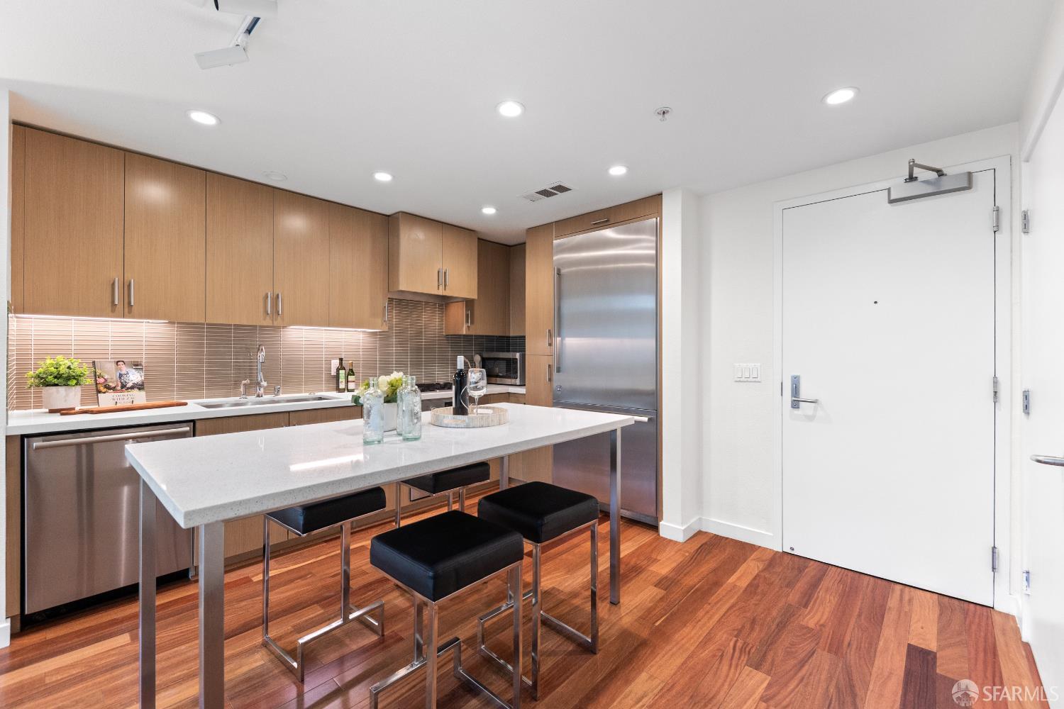 Photo #2: 425052643 Listing 