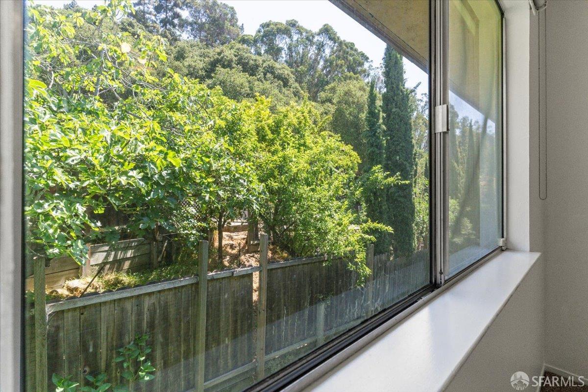 Detail Gallery Image 9 of 40 For 7620 Mountain Blvd #12,  Oakland,  CA 94605 - 2 Beds | 2 Baths