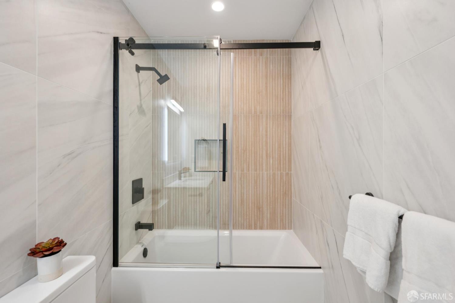 Photo #12: 425052854 Listing: Photo #12