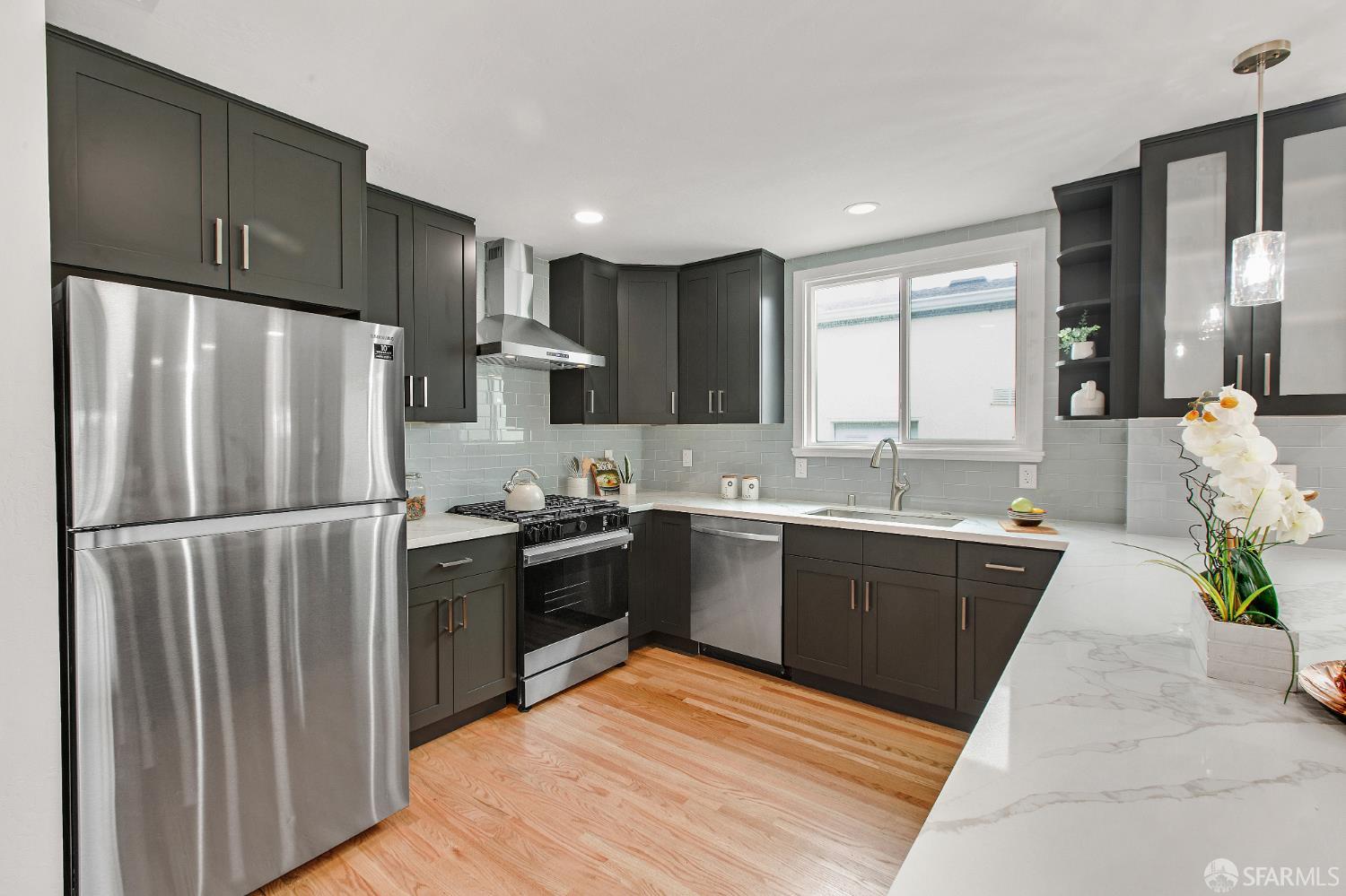Detail Gallery Image 10 of 33 For 548 Skyline Dr, Daly City,  CA 94015 - 3 Beds | 2 Baths