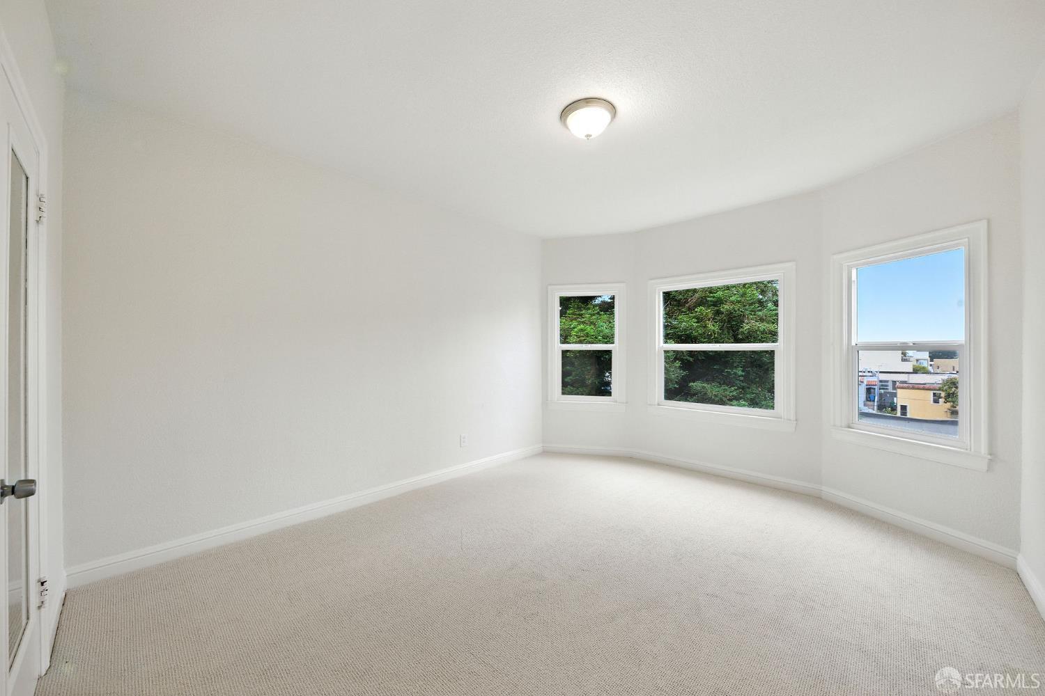 Detail Gallery Image 15 of 28 For 1720 Quesada Ave #1720,  San Francisco,  CA 94124 - 2 Beds | 1/1 Baths