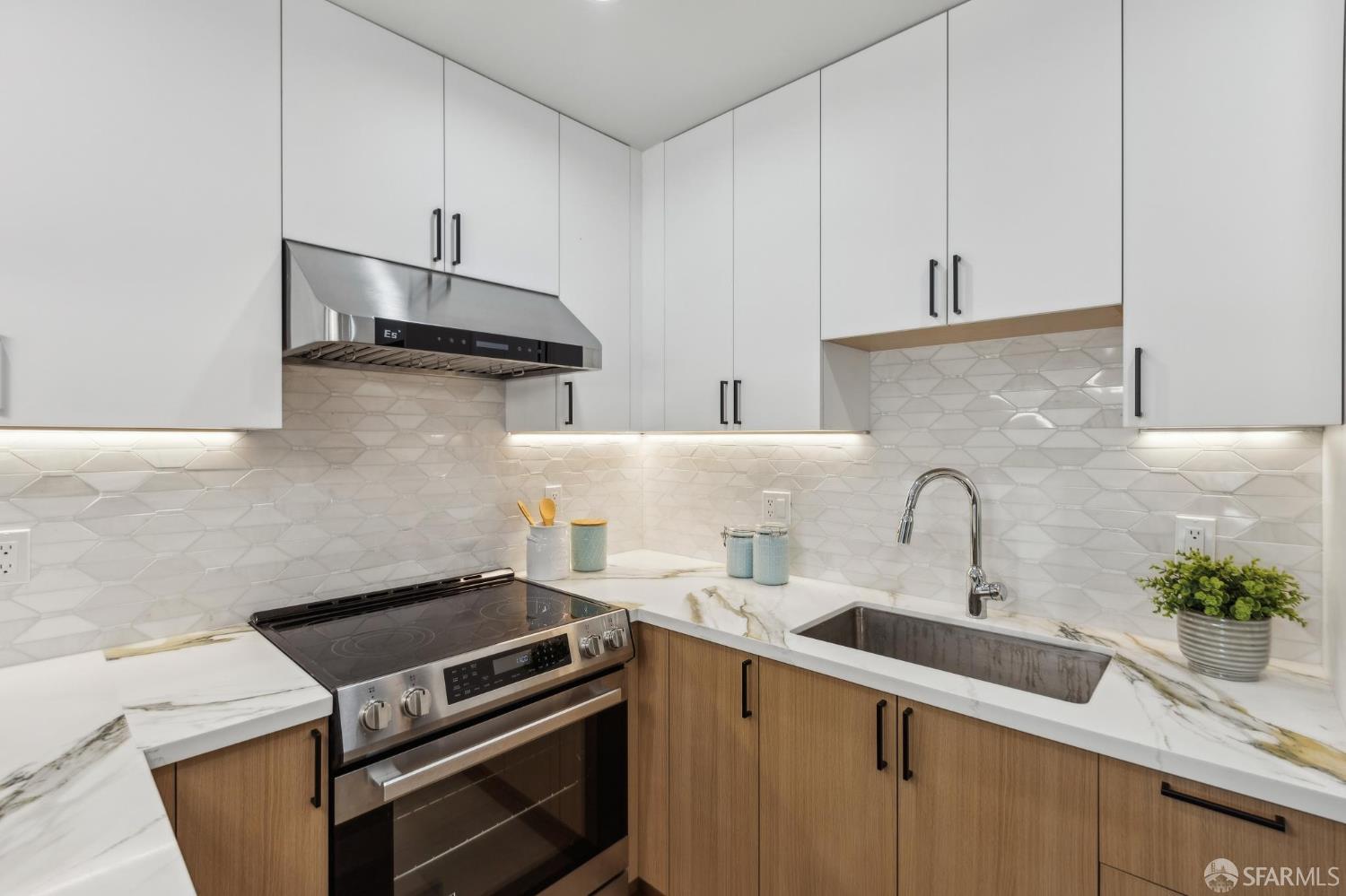 Detail Gallery Image 57 of 86 For 2055 42nd Ave, San Francisco,  CA 94116 - 3 Beds | 4 Baths