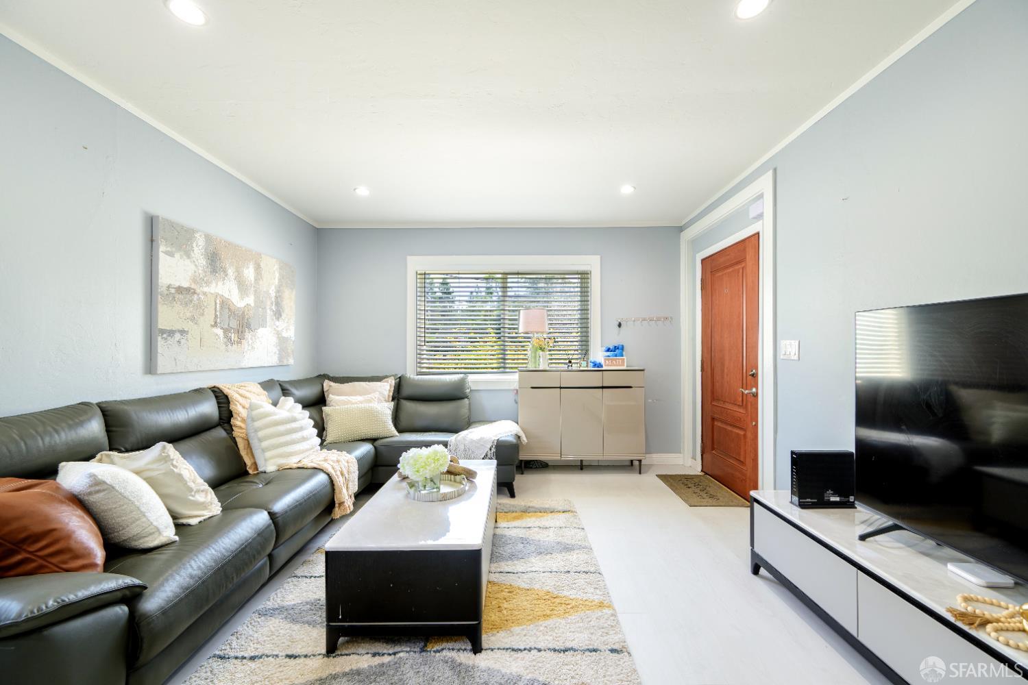 Detail Gallery Image 3 of 99 For 19652 Stanton Ave, Castro Valley,  CA 94546 - 6 Beds | 4 Baths