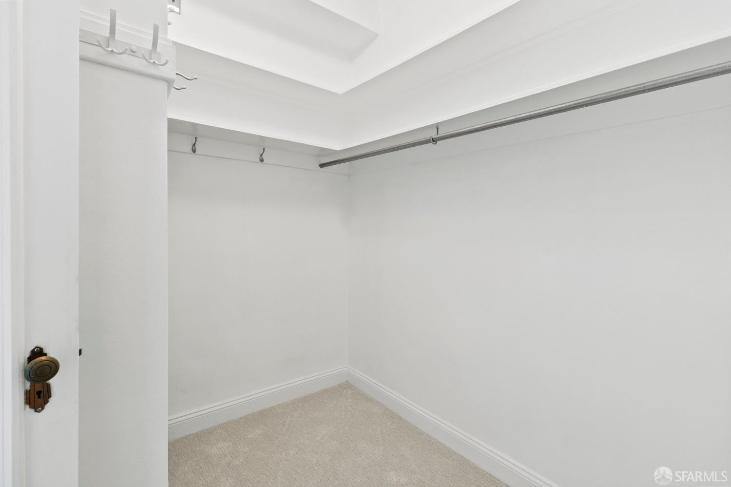 Photo #13: 425052518 Listing: Photo #13