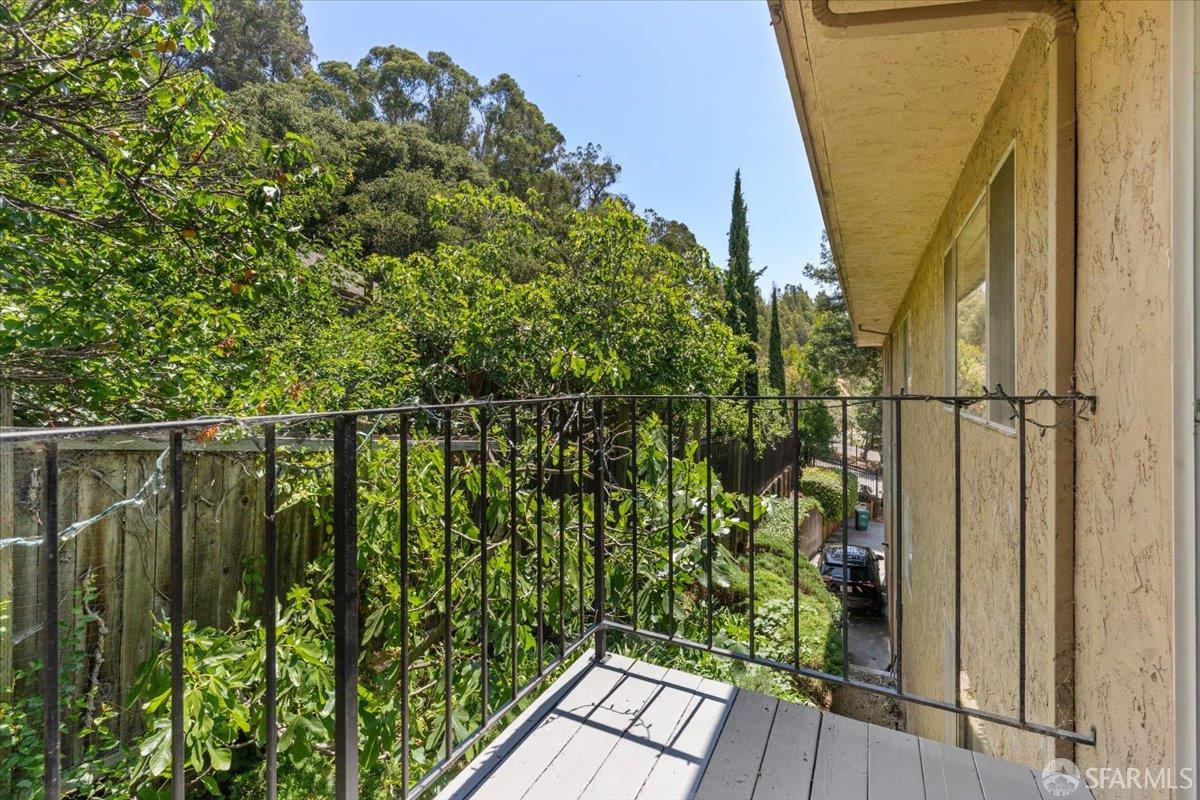 Detail Gallery Image 11 of 40 For 7620 Mountain Blvd #12,  Oakland,  CA 94605 - 2 Beds | 2 Baths