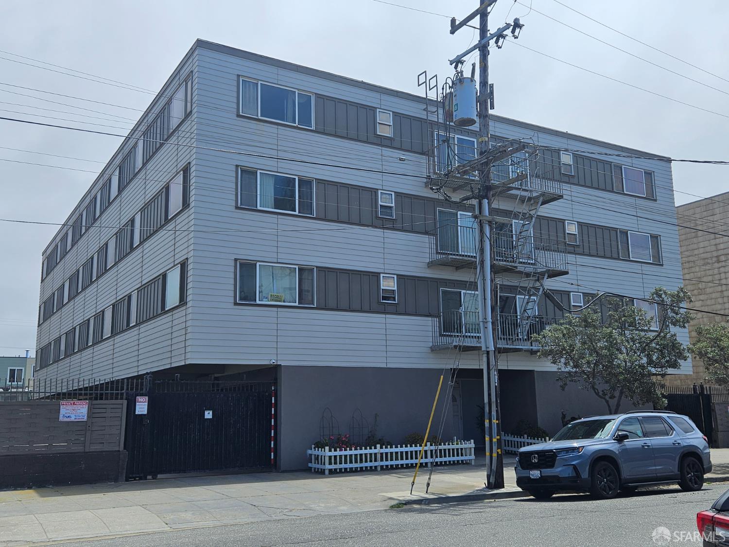 Photo #2: 425052795 Listing 