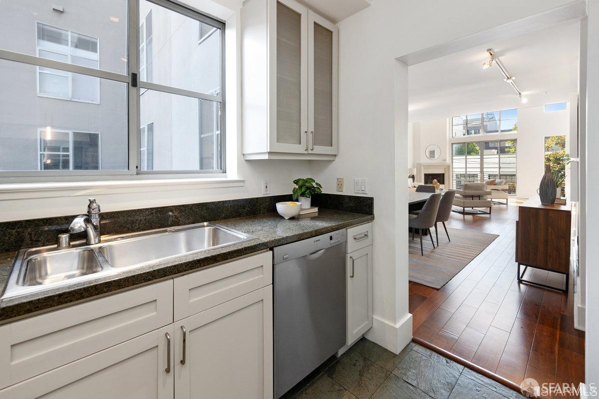 Detail Gallery Image 7 of 31 For 15 Lucerne St #B,  San Francisco,  CA 94103 - 2 Beds | 2/1 Baths