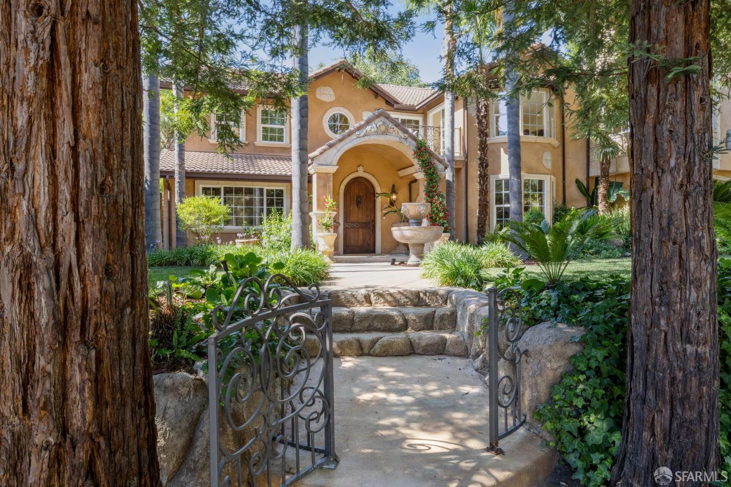 Detail Gallery Image 2 of 28 For 107 Verde Mesa Dr, Danville,  CA 94526 - 5 Beds | 4/1 Baths