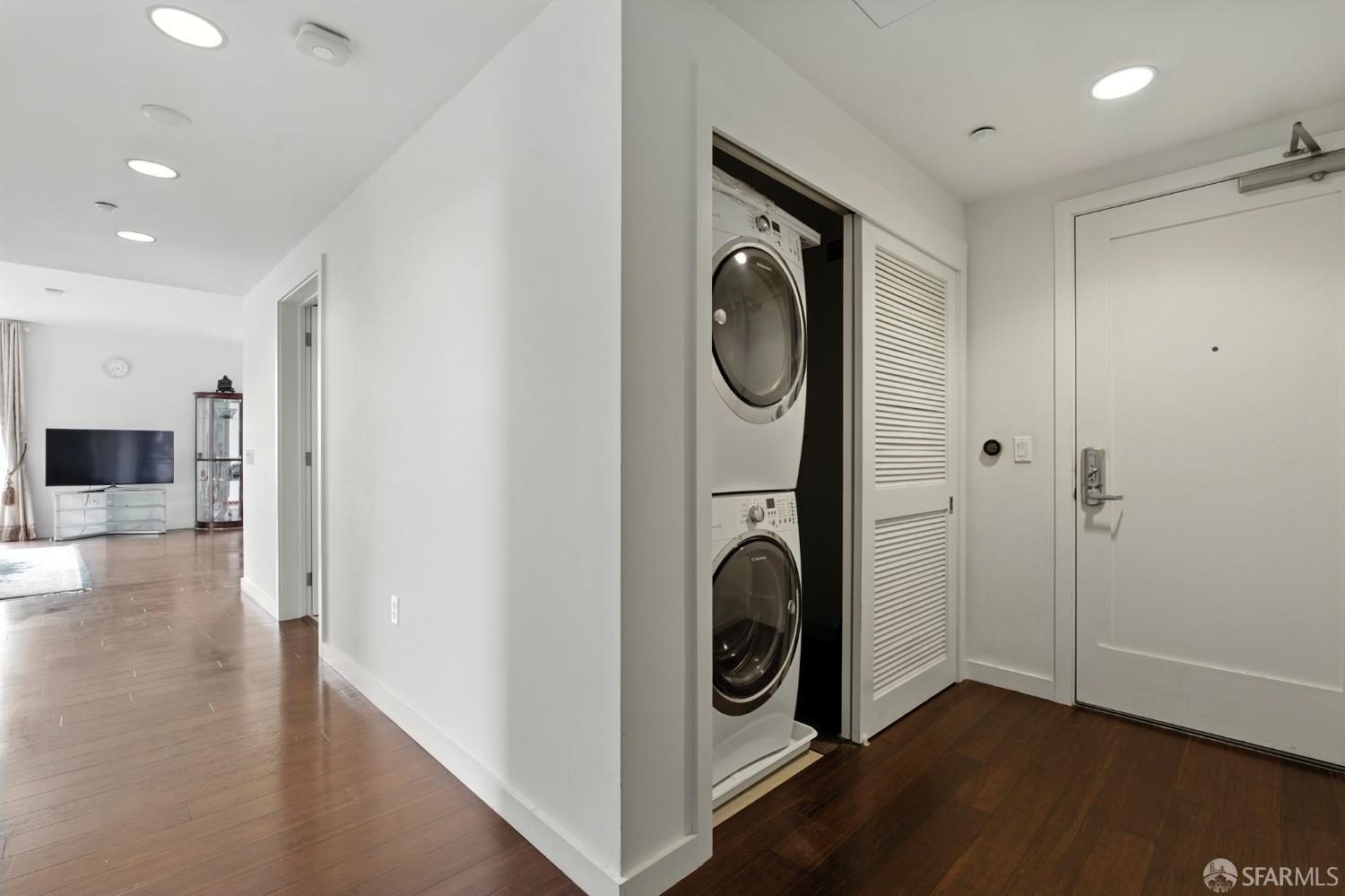 Photo #5: 425038286 Listing 