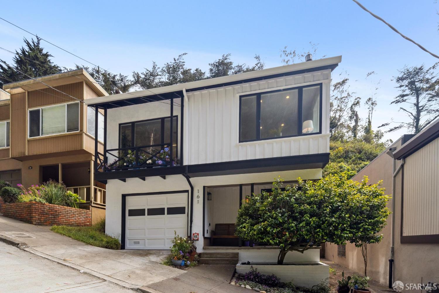 Detail Gallery Image 15 of 89 For 161 Dalewood Way, San Francisco,  CA 94127 - 4 Beds | 3 Baths