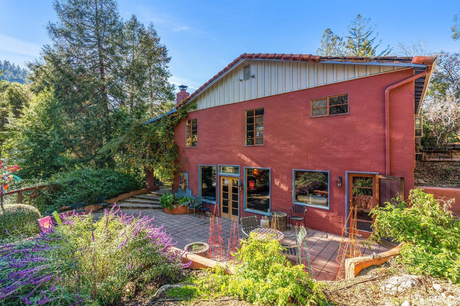 Detail Gallery Image 2 of 23 For 10 Joaquin Rd, Portola Valley,  CA 94028 - 5 Beds | 3/1 Baths
