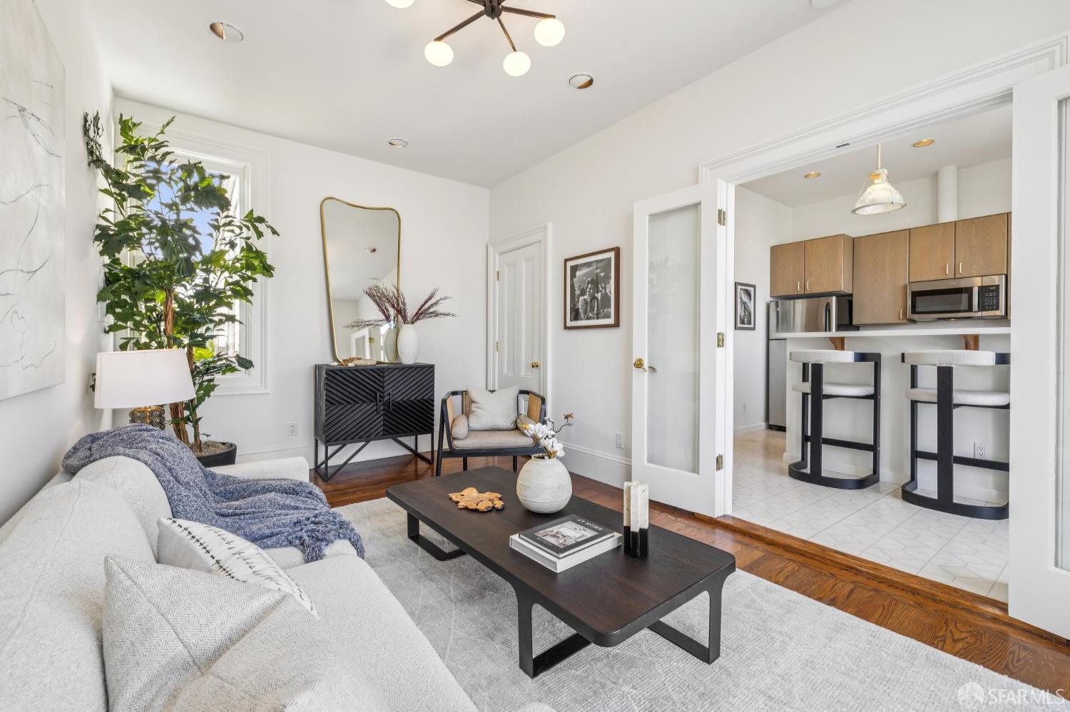 Detail Gallery Image 3 of 27 For 3364 21st St, San Francisco,  CA 94110 - – Beds | – Baths