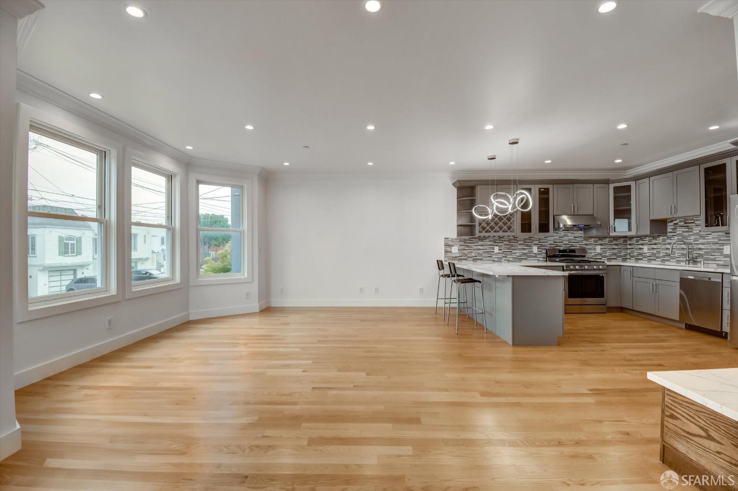 Detail Gallery Image 3 of 58 For 62 Vernon St, San Francisco,  CA 94132 - 7 Beds | 5/1 Baths