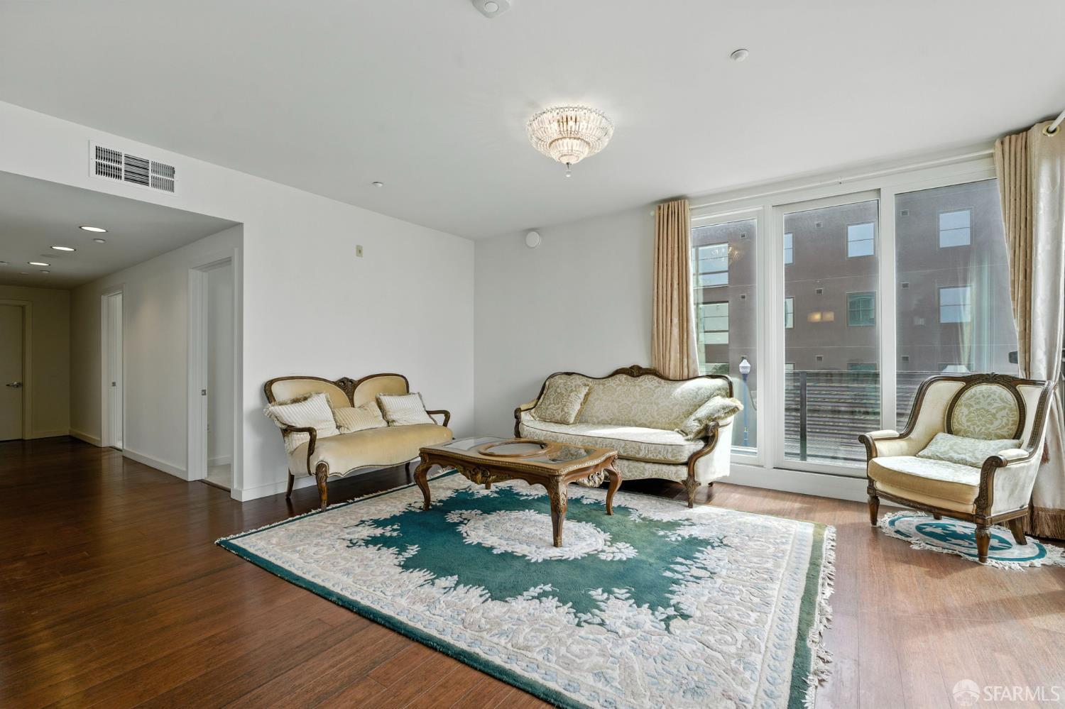 Photo #8: 425038286 Listing: Photo #8