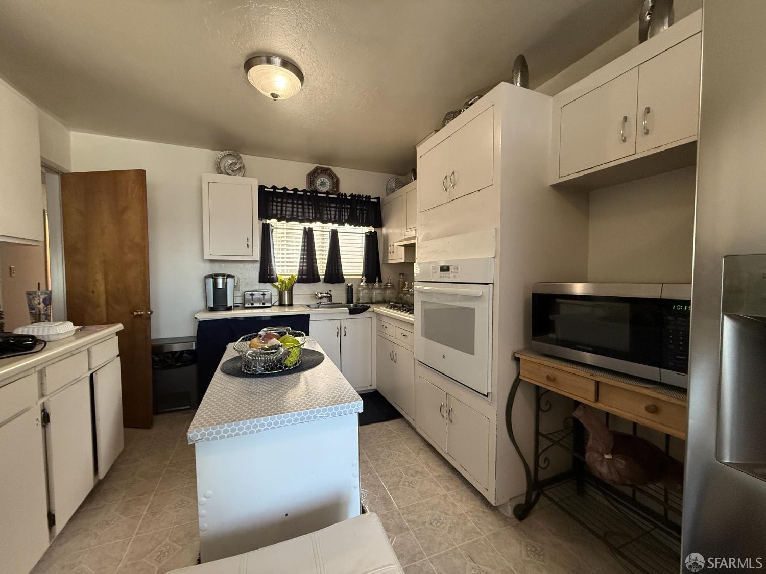 Detail Gallery Image 6 of 20 For 1438 Oakdale Ave, San Francisco,  CA 94124 - 3 Beds | 2 Baths