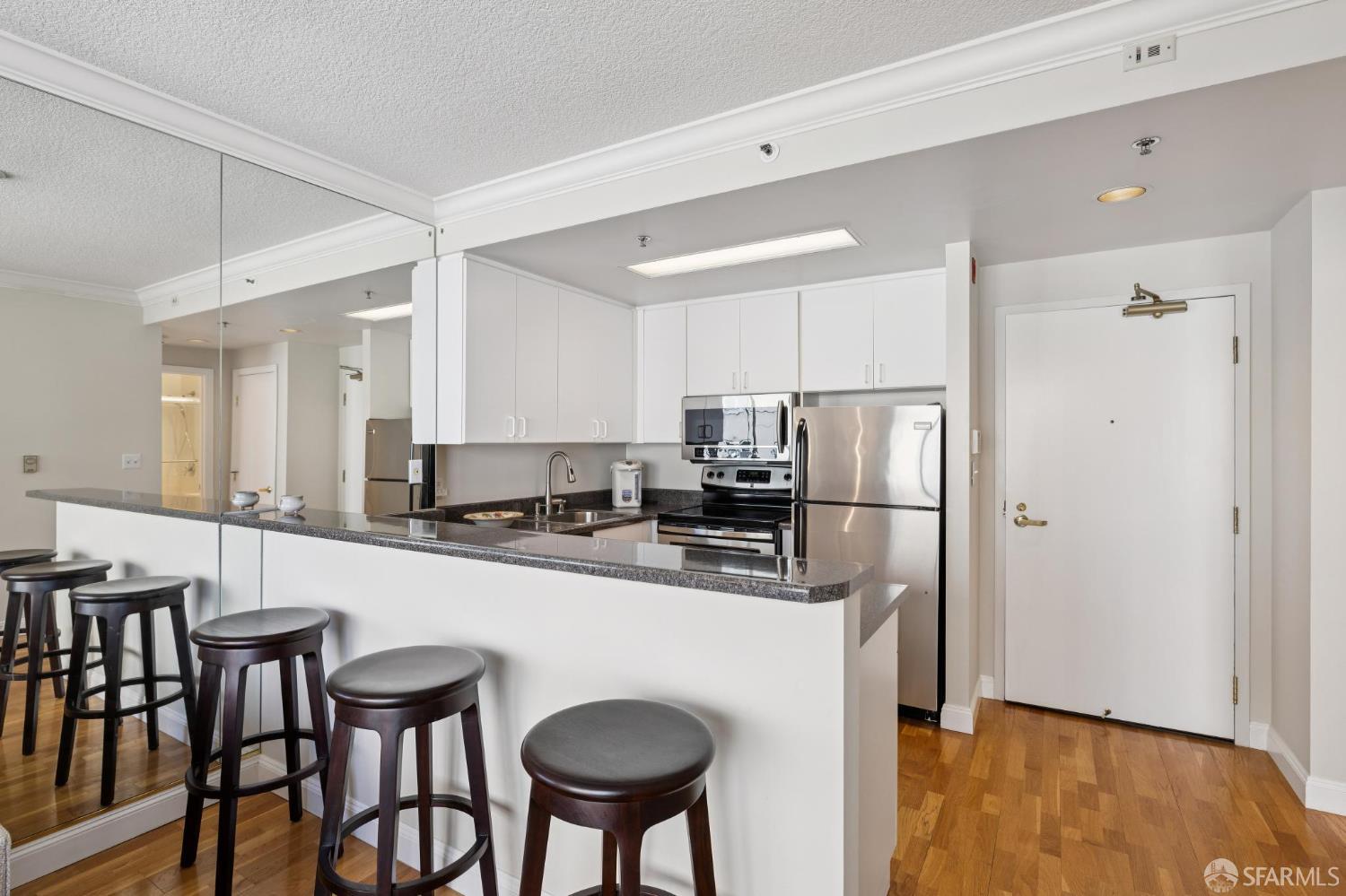 Photo #4: 425053273 Listing 